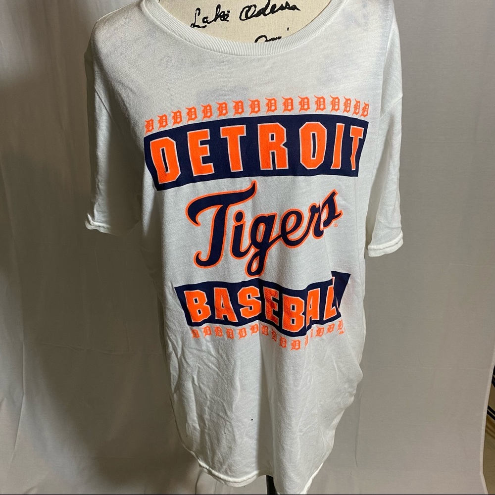 Detroit Tigers Baseball T-shirt-NWT